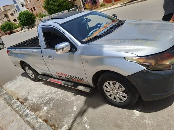 سـيـــارة مــستــعــملة للبـــيــع